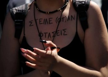 Απεργία για Τέμπη: Δεκάδες χιλιάδες στο κέντρο της Αθήνας – «Εκδίκηση θα πάρουμε για εσένα μικρέ»