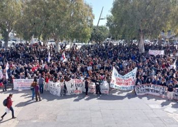 Γενικός ξεσηκωμός: Μαζική συμμετοχή στα συλλαλητήρια στην Κρήτη (VIDEO)