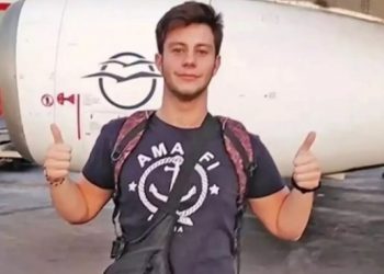 Τραγωδία στα Τέμπη: «Σας ευχαριστώ που προσεύχεστε για το παιδί μου» – Συγκλονίζει η μητέρα του 20χρονου Γεράσιμου