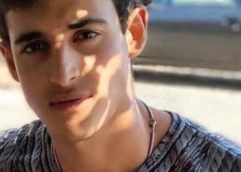 Τέμπη: Συγκλόνισε ο πατήρ Χριστόδουλος που τέλεσε την κηδεία του 23χρονου γιου του (VIDEO)