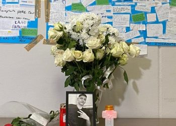 Tέμπη: Εκατοντάδες συγκινητικά μηνύματα για τον άδικο χαμό του 15χρονου Παναγιώτη στο 1ο γυμνάσιο Ελευθερίου Κορδελιoύ