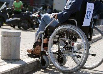 Δήμος Αθηναίων: Έως 20 Απριλίου οι αιτήσεις για τη δωρεάν χορήγηση αναπηρικών αμαξιδίων σε ανασφάλιστους πολίτες