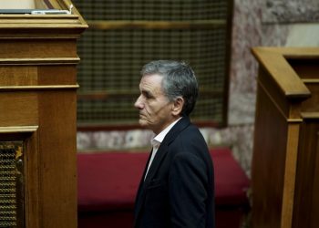 Τσακαλώτος: Διαψεύδει τα περί κυβέρνησης ηττημένων