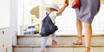 «Νταντάδες της Γειτονιάς»: Ξεκίνησε η διαδικτυακή εκπαίδευση των υποψήφιων