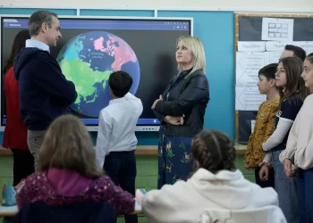 ΥΠΑΙΘ: 36.000 διαδραστικοί πίνακες ξεκίνησαν να παραδίδονται στα σχολεία