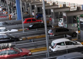 Σε εξέλιξη η έξοδος από τα αστικά κέντρα για το Πάσχα – Πάνω από 100.000 οχήματα έφυγαν από την Αττική