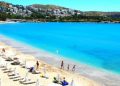 Πόσο κοστίζει μια βουτιά στις οργανωμένες παραλίες της Αττικής