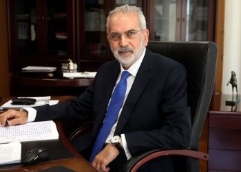 Ποιος είναι ο νέος υπηρεσιακός πρωθυπουργός Γιάννης Σαρμάς