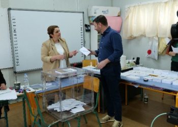 Στο Αρκαλοχώρι ψήφισε ο Ν. Ανδρουλάκης: Οι πολίτες να γυρίσουν την πλάτη στην τοξικότητα