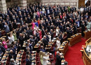 Βουλή: Ορκίστηκαν οι «300» των εκλογών της 21ης Μαΐου (VIDEO)