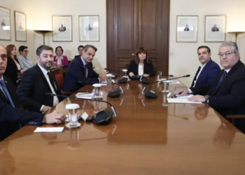 Σε εξέλιξη το Συμβούλιο των Πολιτικών Αρχηγών