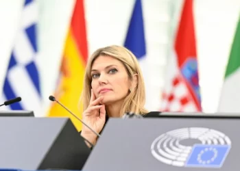 Προσφυγή από την Εύα Καϊλή – Κάνει λόγο για «βίαιη παραβίαση ασυλίας»