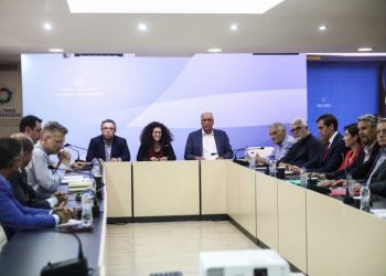 Συμφωνία στη Διακομματική: «Ενα ντιμπέιτ και με τους πέντε»