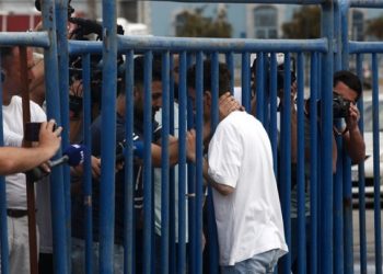 Στο Κέντρο Υποδοχής και Ταυτοποίησης της Μαλακάσας έφτασαν διασωθέντες από το πολύνεκρο ναυάγιο (VIDEO)