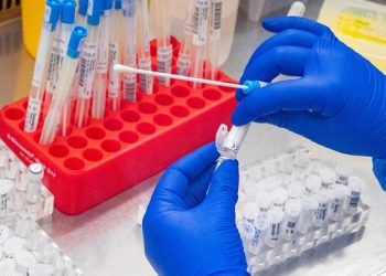 Στρεπτόκοκκος: Πώς γίνεται η διάγνωση, τι πρέπει να προσέχουν οι γονείς