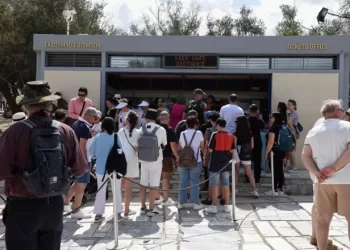 Μειώνονται οι ουρές και η ταλαιπωρία στην Ακρόπολη