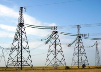 Συναγερμός σε ΑΔΜΗΕ και ΔΕΔΔΗΕ λόγω καύσωνα και πυρκαγιών