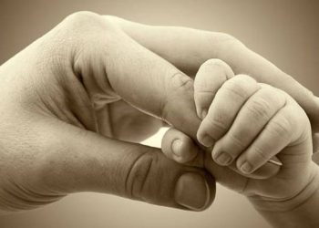 Επίδομα μητρότητας: Στα σκαριά αύξησή του για 5.000 δικαιούχους