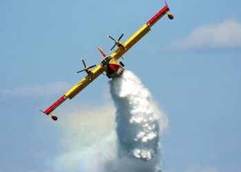 Καλύτερη εικόνα παρουσιάζει η δασική πυρκαγιά στη Ρόδο – Ισχυρές επίγειες και εναέριες δυνάμεις επιχειρούν στη Δυτ. Αττική