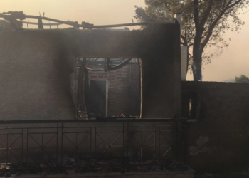 Φωτιά στον Κουβαρά – Νέο μήνυμα του 112: «Εκκενώστε προς Αθήνα» η οδηγία για Λαγονήσι!