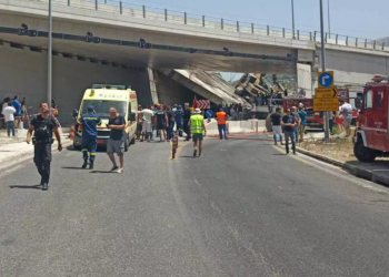 Πάτρα: Μεγάλη επιχείρηση για τον απεγκλωβισμό ατόμων κάτω από τμήμα της μεγάλης περιμετρικής της πόλης που κατέρρευσε!