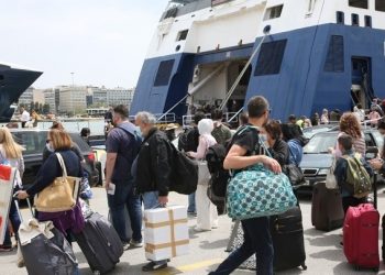 Η μεγάλη έξοδος των αδειούχων του Αυγούστου: Αυξημένη η κίνηση στα λιμάνια Πειραιά, Ραφήνας και Λαυρίου