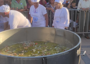 Κρητη: Στα ρεκόρ Γκίνες η Σητεία -Έφτιαξαν κακαβιά 650 κιλών!