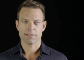 Ο Στέφανος Κασσελάκης ανακοίνωσε την υποψηφιότητά του για πρόεδρος του ΣΥΡΙΖΑ (VIDEO)