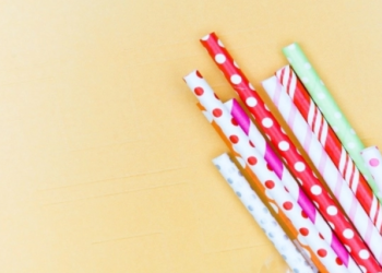 Tέλος και τα χάρτινα καλαμάκια;