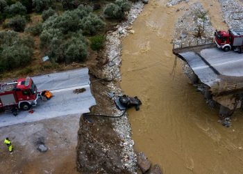 Δύσκολη η κατάσταση σε Τρίκαλα, Καρδίτσα, Πήλιο, Ροβιές Εύβοιας – Στον Βόλο υπερχείλισε ο χείμαρρος Κραυσίδωνας