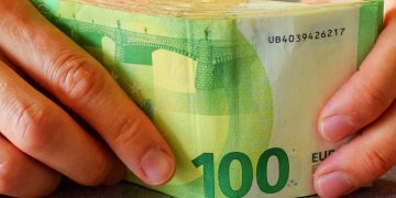 Μπλόκο στα κοινωνικά επιδόματα των «φτωχών» ελεύθερων επαγγελματιών