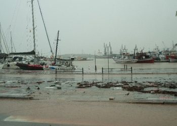 Μηνύματα 112 σε Πιερία, Θεσσαλία, Σποράδες, Θεσσαλονίκη, Εύβοια, Φθιώτιδα – Απαγόρευση της κυκλοφορίας στον Βόλο και το ορεινό οδικό δίκτυο – Ένας νεκρός κτηνοτρόφος (βίντεο)