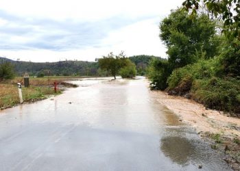 Πλημμυρικά φαινόμενα πλέον και πάλι στον Βόλο και τα προάστιά του από την σφοδρή καταιγίδα που πλήττει την ευρύτερη περιοχή της Μαγνησίας .
