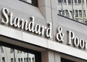 Standard & Poor’s: Αναβάθμιση της Ελλάδας σε επενδυτική βαθμίδα