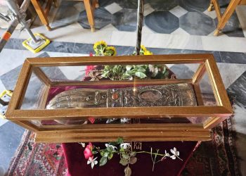 Έως τη Δευτέρα τo Τίμιο Λείψανο του Αγίου Νεκταρίου στην Ιερά Μονή Πετράκη (PHOTOS)