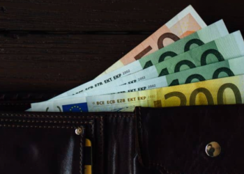 Οι νέοι μισθοί στο Δημόσιο από την Πρωτοχρονιά – Δείτε παραδείγματα