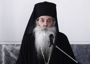 Επίθεση Σεραφείμ σε Κασσελάκη: «Επαίρεται δημοσίως ως πρότυπο με τον ατυχή νεανία που αποκαλεί σύζυγόν του»