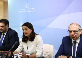 Επιστολική ψήφος από τις Ευρωεκλογές: Όλη η διαδικασία για Ελλάδα και Εξωτερικό