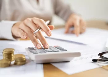 Προϋπολογισμός: Πρωτογενές πλεόνασμα 5,8 δισ. ευρώ στο 11μηνο 2023