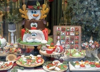 Αρχίζει αύριο το εορταστικό ωράριο – Ανοικτά τα εμπορικά τις Κυριακές 17, 24 και 31 Δεκεμβρίου