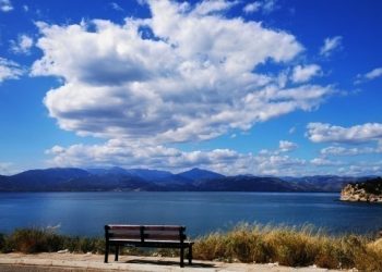 Σε υψηλά για την εποχή επίπεδα η θερμοκρασία και σήμερα στις περισσότερες περιοχές της Ελλάδας