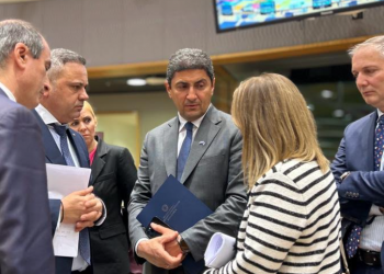 Αύξηση χρημάτων και απλοποίηση διαδικασιών για απορρόφηση κοινοτικών κονδυλίων για την αντιμετώπιση της κλιματικής κρίση προτείνει ο Λ. Αυγενάκης