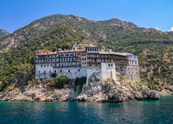 Η ανακοίνωση του Αγίου Όρους σχετικά με το νομοσχέδιο για τα ομόφυλα ζευγάρια