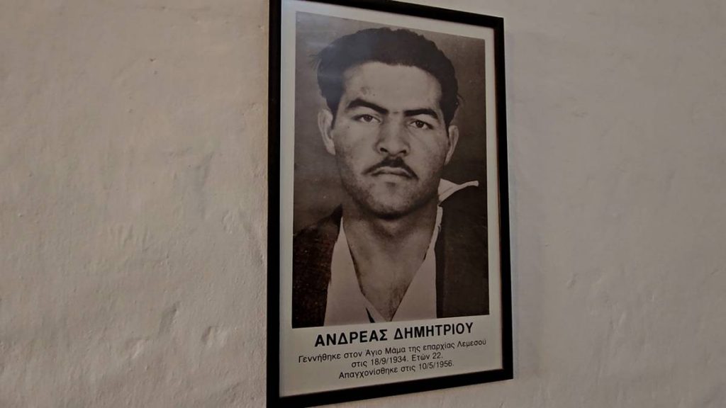 Φυλακισμένα Μνήματα - Ανδρέας Δημητρίου