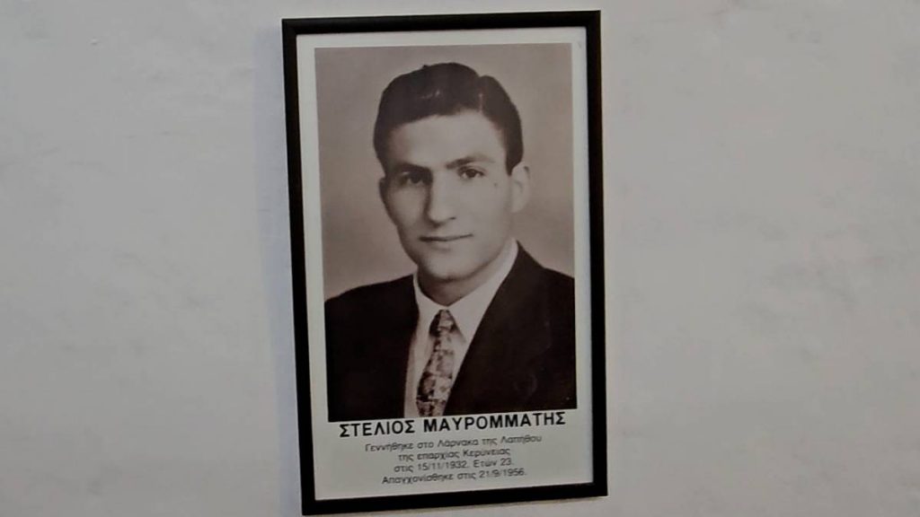 Φυλακισμένα Μνήματα - Στέλιος Μαυρομάτης