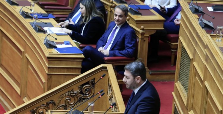 Απάντηση του Πρωθυπουργού Κυριάκου Μητσοτάκη σε επίκαιρη ερώτηση του Προέδρου της Κοινοβουλευτικής Ομάδας του ΠΑΣΟΚ - Κίνημα Αλλαγής και Βουλευτή Α' Θεσσαλονίκης Νίκου Ανδρουλάκη προς τον Πρωθυπουργό, με θέμα "Πώς σκοπεύει η Κυβέρνηση να αντιμετωπίσει τη διαρκώς εντεινόμενη στεγαστική κρίση;", Παρασκευή 9 Φεβρουαρίου 2024. 
(ΓΙΩΡΓΟΣ ΚΟΝΤΑΡΙΝΗΣ/EUROKINISSI)