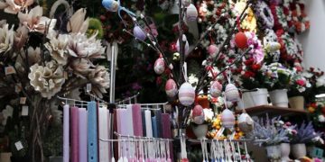 Ανοιχτά καταστήματα την Κυριακή: Σε ισχύ το Καλάθι του Πάσχα και το Καλάθι του Νονού