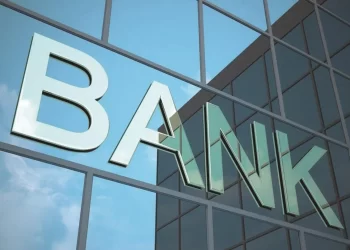 ΚΕΕΕ: Ανάγκη για άμεση μείωση των προμηθειών από τις τράπεζες