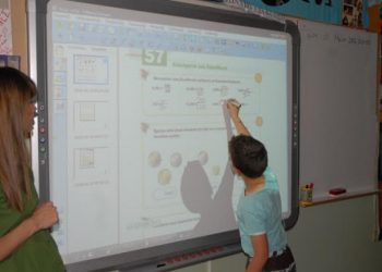 Τον Σεπτέμβριο θα ολοκληρωθεί η τοποθέτηση διαδραστικών πινάκων στις σχολικές αίθουσες