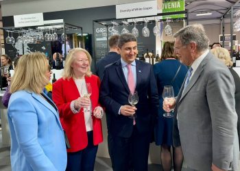 Αυγενάκης: Η Ελλάδα τιμώμενη χώρα της διεθνούς έκθεσης οίνων και ποτών στη Βερόνα της Ιταλίας